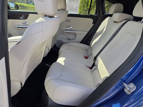 Used 2025 Mercedes-Benz GLA 250 image 11