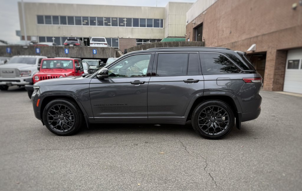 New 2026 Jeep Grand Cherokee Summit w/ Obsidian Package AWD/4WD image 14