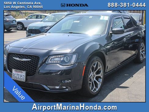 Used 2018 Chrysler 300 S RWD image 5