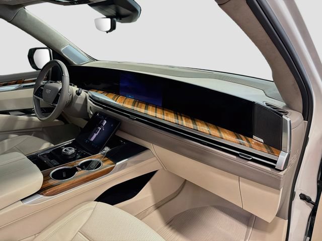 Used 2025 Cadillac Escalade Sport Platinum w/ LPO, Floor Liner Package AWD/4WD image 28