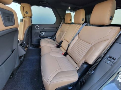 Used 2023 Land Rover Discovery Metropolitan Edition image 18