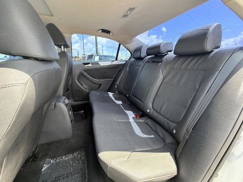 Used 2011 Volkswagen Jetta SEL FWD image 9
