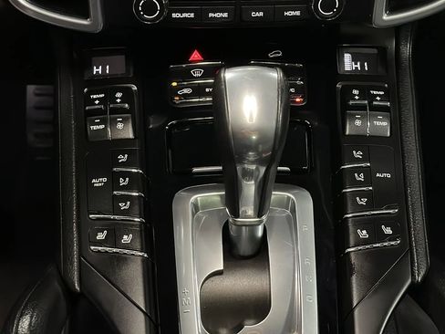 Used 2018 Porsche Cayenne Platinum Edition image 26