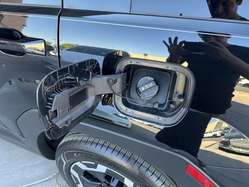 Used 2024 Hyundai Santa Fe SEL image 33