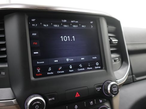 Used 2020 RAM 1500 Laramie AWD/4WD image 11