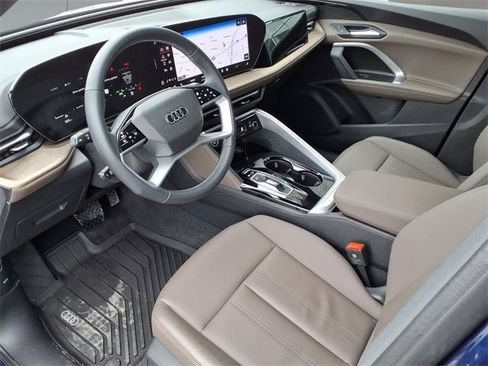 Used 2025 Audi Q5 Premium w/ Convenience Package image 13