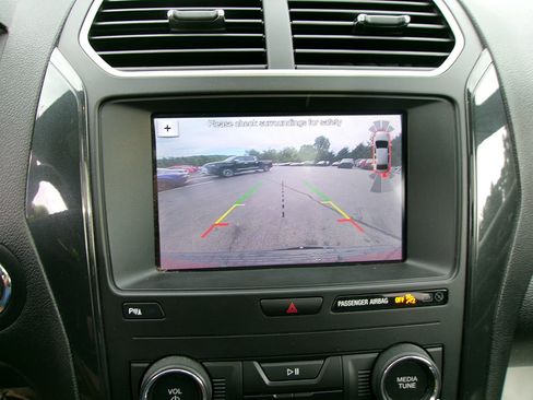 Used 2019 Ford Explorer XLT w/ Equipment Group 202A image 20