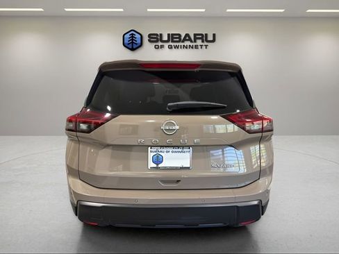 Used 2024 Nissan Rogue SV image 4