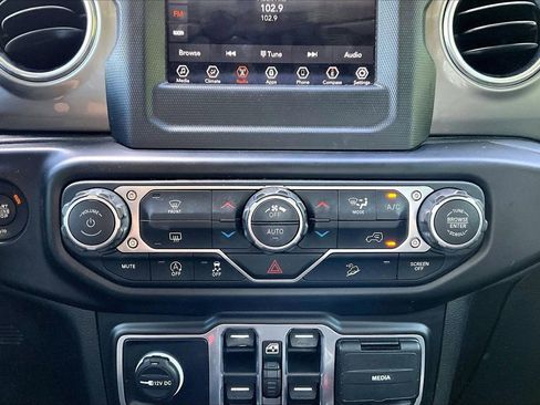 Certified 2020 Jeep Wrangler Unlimited Sahara AWD/4WD image 16