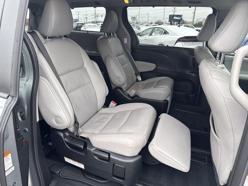 Certified 2020 Toyota Sienna Limited Premium image 17