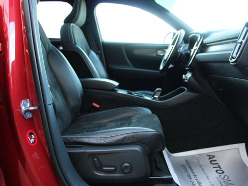 Used 2019 Volvo XC40 T5 R-Design image 46