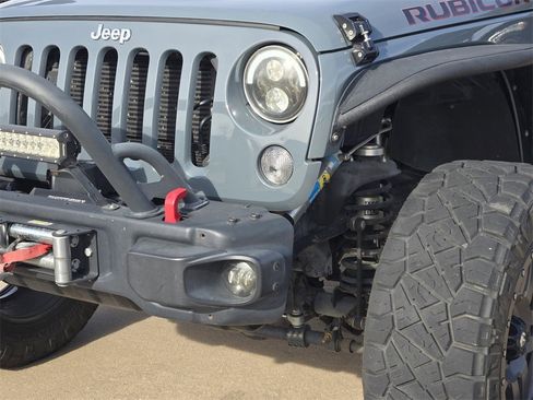 Used 2015 Jeep Wrangler Unlimited Rubicon image 30