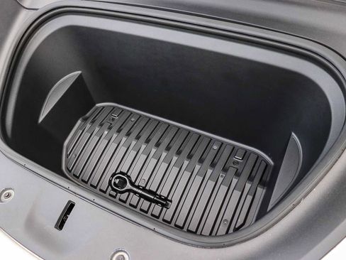 Used 2020 Tesla Model Y Long Range image 26