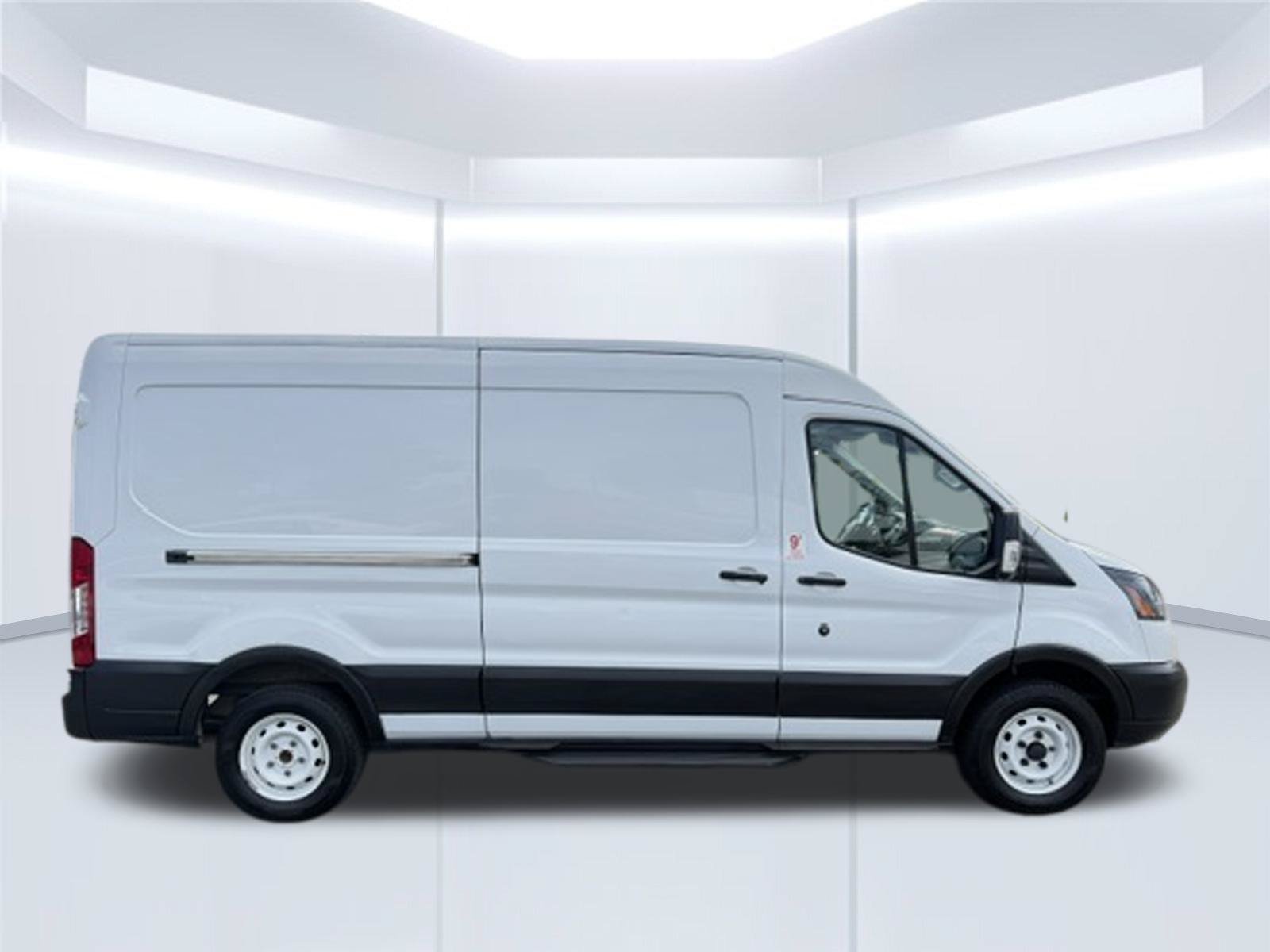 Used 2018 Ford Transit 150 148 Medium Roof RWD image 4