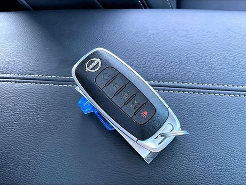 Used 2025 Nissan Murano SL AWD/4WD image 11