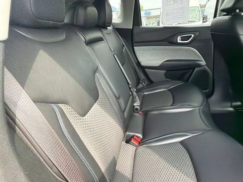 Used 2022 Jeep Compass Latitude AWD/4WD image 13
