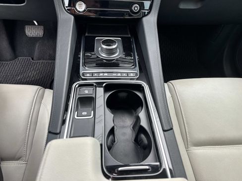 Used 2020 Jaguar F-PACE Prestige image 31