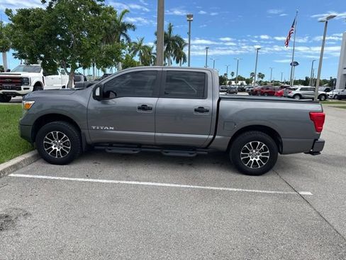Used 2021 Nissan Titan SV w/ SV Convenience Package RWD image 4