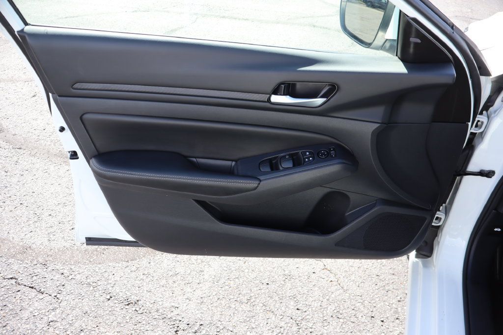 Used 2024 Nissan Altima 2.5 SV w/ SV Premium Package FWD image 27