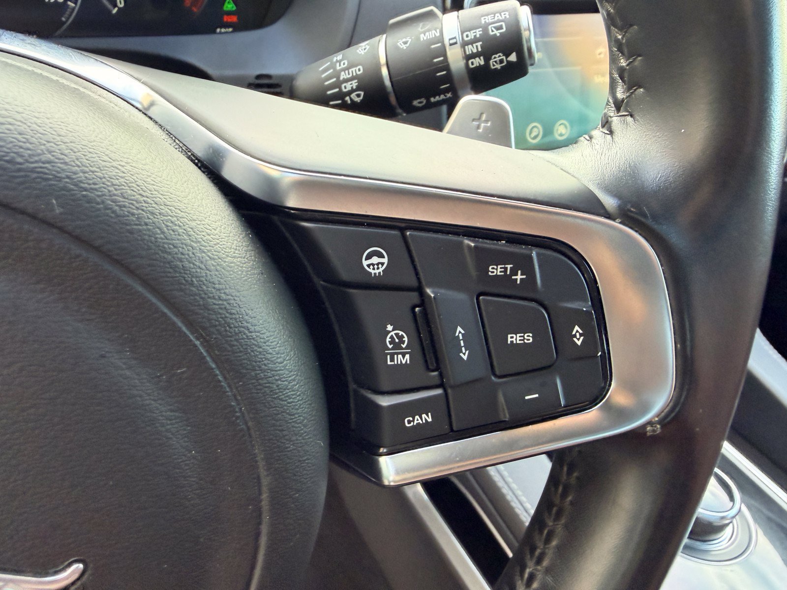 Used 2017 Jaguar F-PACE S AWD/4WD image 18