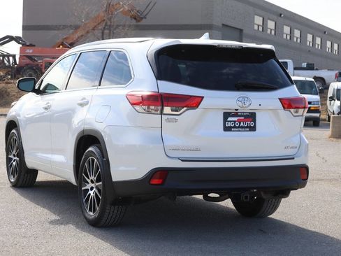 Used 2018 Toyota Highlander SE image 11