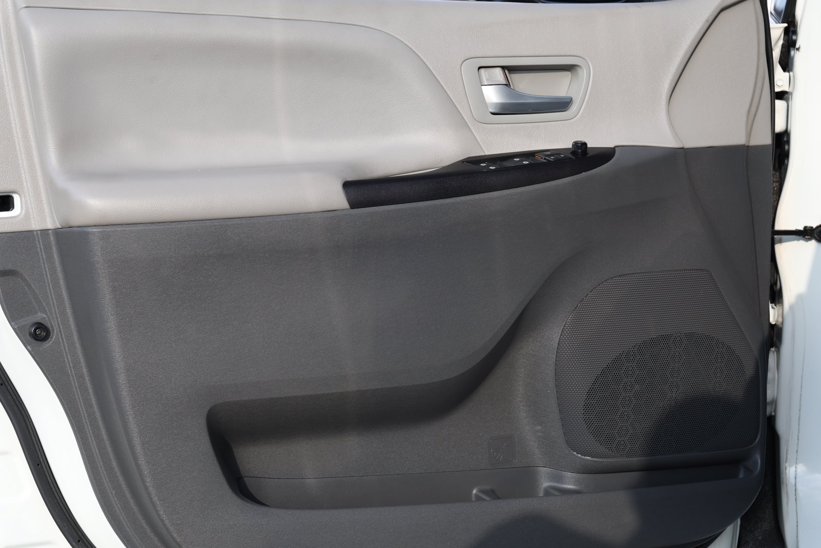 Used 2017 Toyota Sienna LE FWD image 25