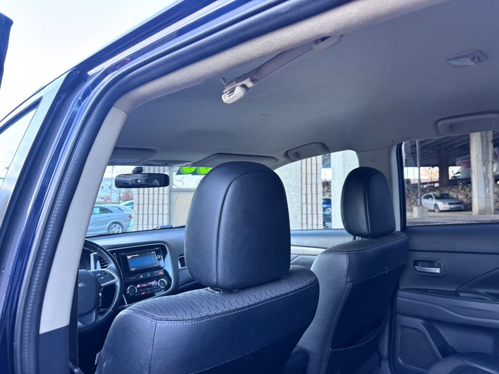 Used 2015 Mitsubishi Outlander SE AWD/4WD image 8
