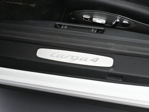 Certified 2019 Porsche 911 Targa 4 AWD/4WD image 17