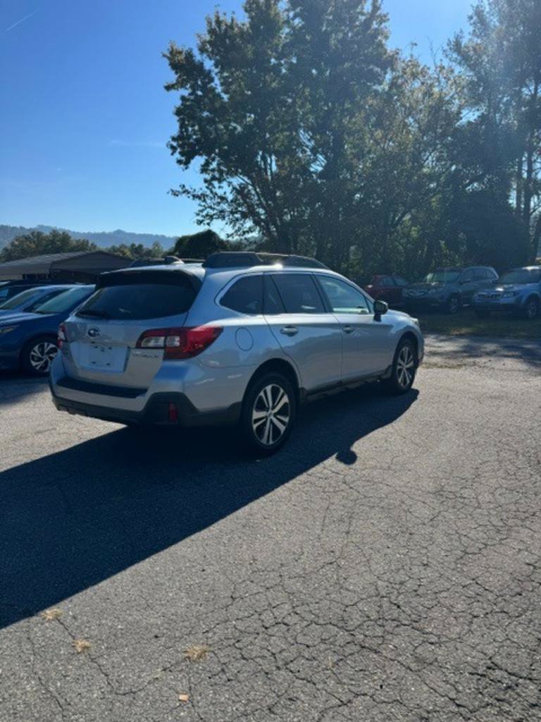 Used 2019 Subaru Outback 2.5i Limited AWD/4WD image 4