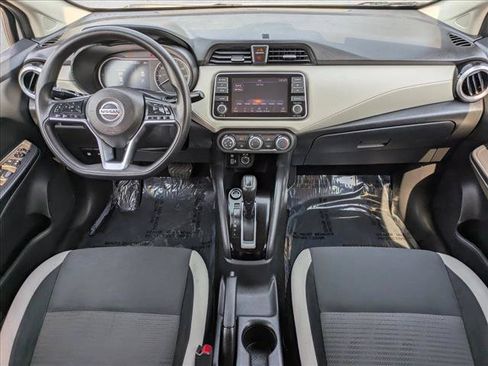 Used 2022 Nissan Versa SV FWD image 16
