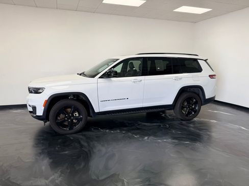 Used 2024 Jeep Grand Cherokee L Limited w/ Luxury Tech Group II AWD/4WD image 2