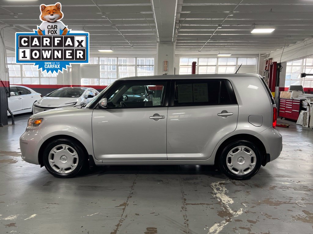 Used 2008 Scion xB FWD image 2