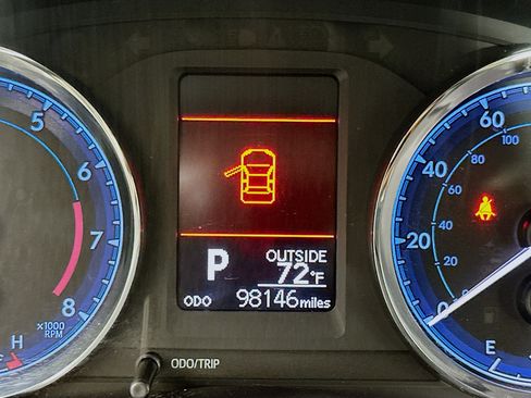 Used 2017 Toyota Corolla LE image 18