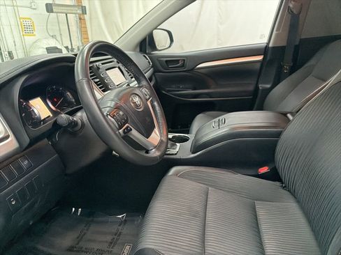 Used 2015 Toyota Highlander Plus image 16