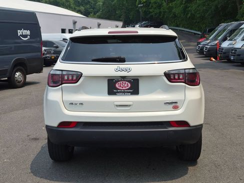 Used 2019 Jeep Compass Latitude w/ Popular Equipment Group AWD/4WD image 4