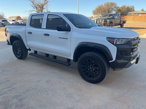 Used 2024 Chevrolet Colorado Trail Boss w/ Technology Package image 3