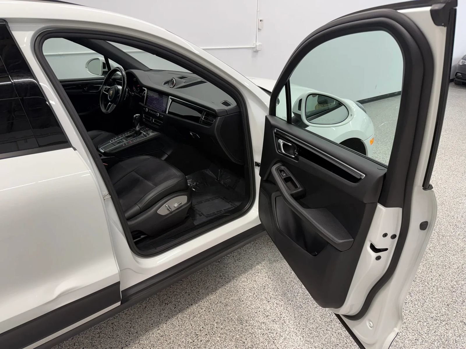 Used 2020 Porsche Macan AWD/4WD image 48