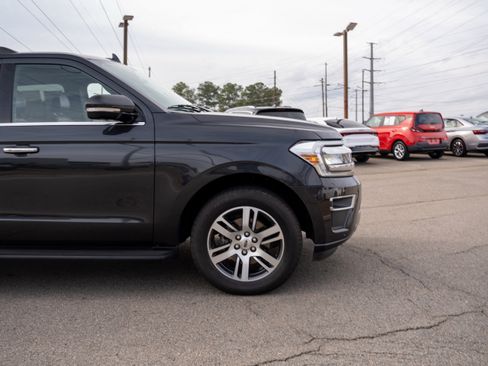 Used 2024 Ford Expedition Limited image 4