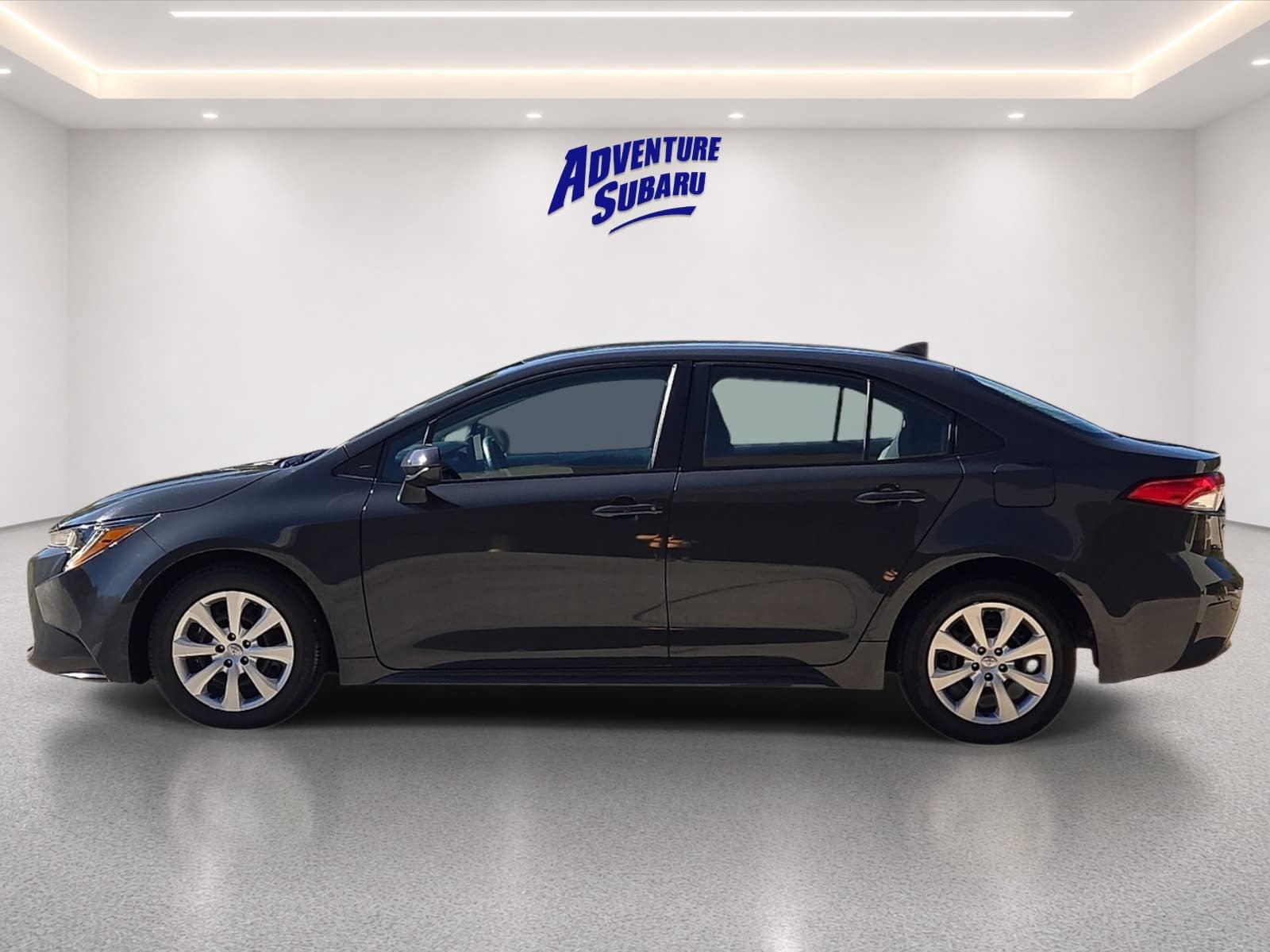 Used 2025 Toyota Corolla LE FWD image 4