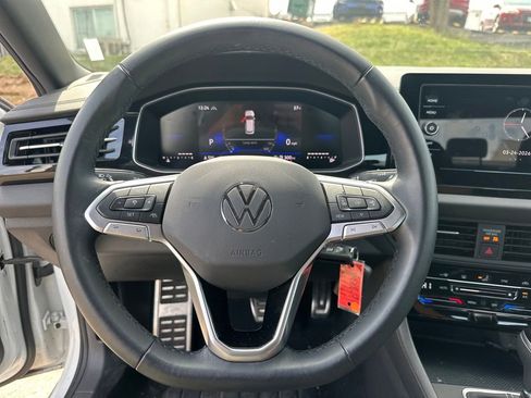 Used 2025 Volkswagen Jetta Sport image 12