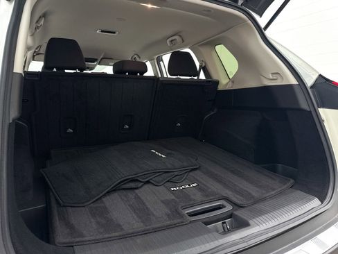 Used 2023 Nissan Rogue SV image 30