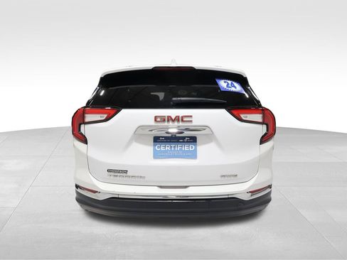 Certified 2024 GMC Terrain SLT image 3