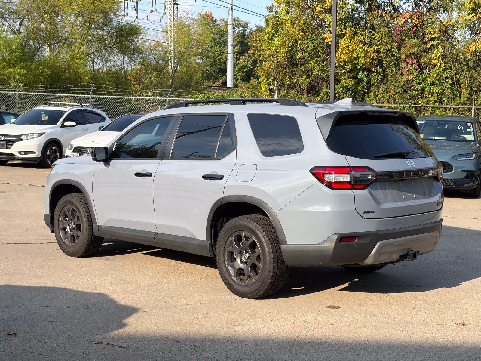 Used 2025 Honda Pilot TrailSport image 3