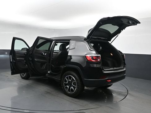 Used 2024 Jeep Compass Trailhawk AWD/4WD image 30