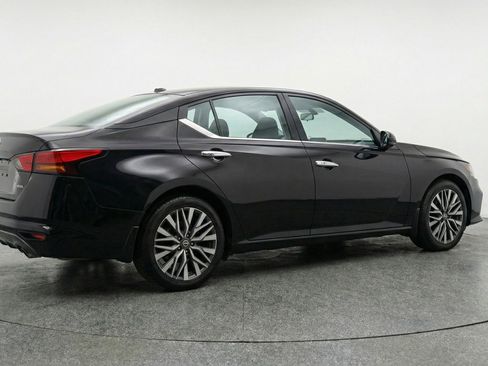 Used 2025 Nissan Altima 2.5 SV FWD image 9
