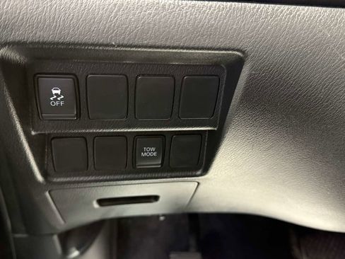 Used 2020 Nissan Pathfinder S image 19