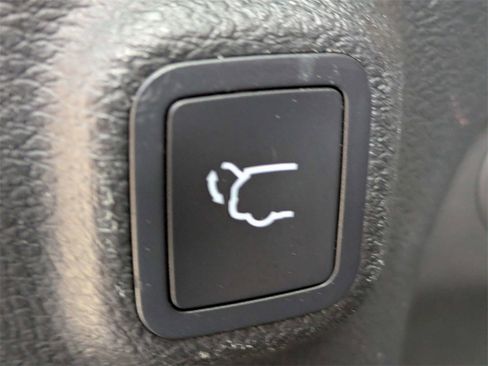 Used 2023 Jeep Cherokee Altitude Lux image 14