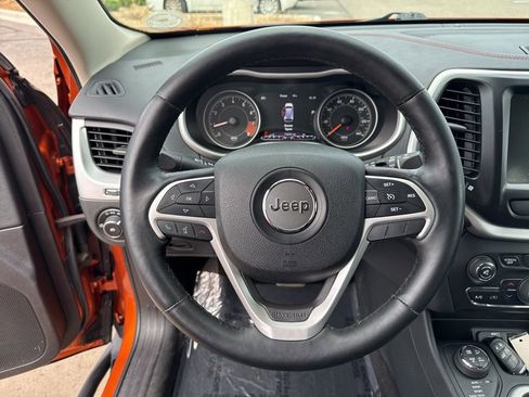 Used 2015 Jeep Cherokee Trailhawk w/ Comfort/Convenience Group image 14