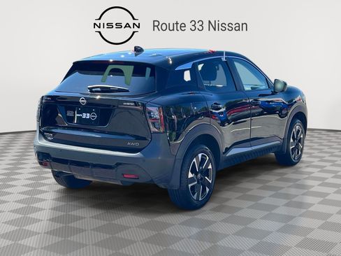 Used 2025 Nissan Kicks SV AWD/4WD image 4
