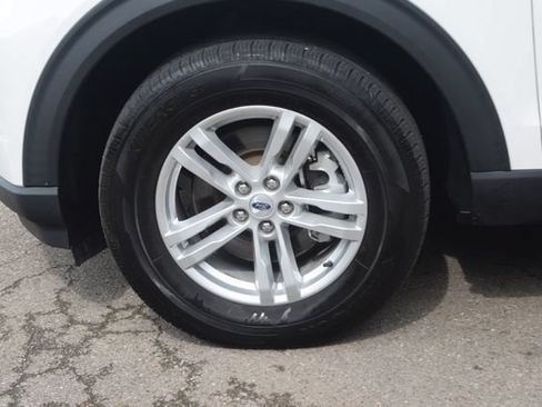 Used 2023 Ford Explorer XLT w/ Equipment Group 202A AWD/4WD image 30